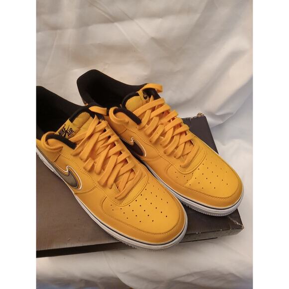 NIKE Men's Size 13 AIR FORCE 1 LV8 SPORT (GS) "LAKERS" GOLD [BV1248-700] - Picture 1 of 9